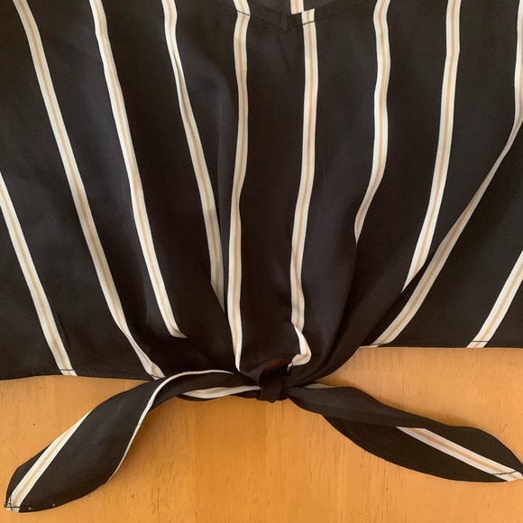 Cropped Tank Top - Picture 3 of 4